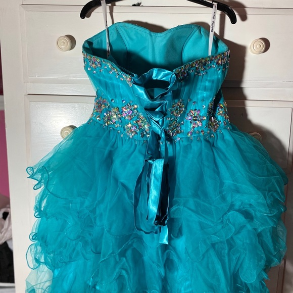 Short semi-formal/ Bridesmaid dress - Picture 2 of 2